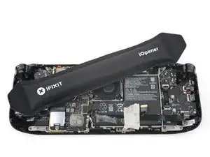 Steam Deck OLED Aufkleber auf dem Kühlkörper entfernen