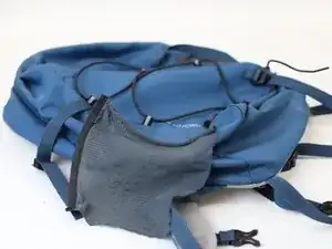 Rucksack mit kaputtem Netz reparieren