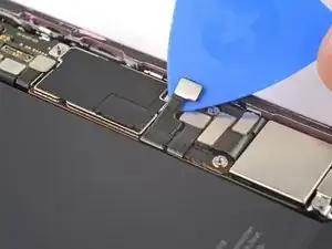 iPhone 15 Akkukabel ablösen