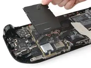 Steam Deck OLED Abschirmung der Hauptplatine entfernen