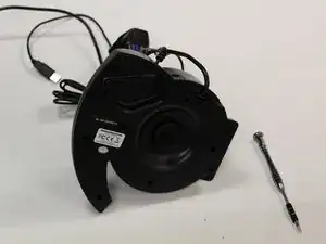 J1 Schrauben an der Bodenplatte