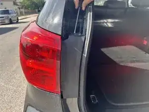 How to Replace a Tail Light on a Nissan Pathfinder