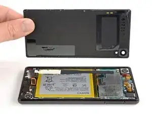 Sony Xperia Z4 Rückabdeckung entfernen