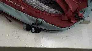 Die Fadenenden abschneiden.