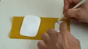 <strong>Schablone für das Patch erstellen:</strong> Es werden 2 Schablonen erstellt, eine Schablone für das <em>innere Patch</em> und eine Schablone für das <em>äußere Patch</em>.