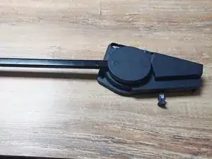 Kunststoffabdeckungen vom Schwenkarm lösen