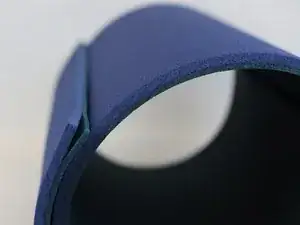 Schichten einer Schaumstoff-Matte zusammenkleben