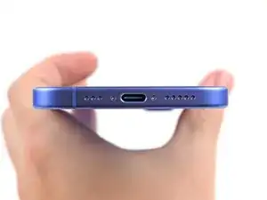 iPhone 16 Pentalobe-Schrauben entfernen