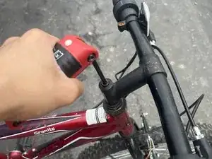 How to Tighten a Loose Bicycle Handle