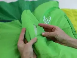 Riss in einem Schlafsack reparieren