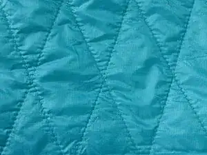 Eine Naht an einer Patagonia® Nano Puff™-Jacke reparieren