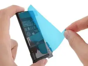 Neue Klebestreifen am Akku des Google Pixel 8 anbringen