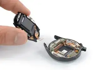 So baut man den Akku aus der Huawei Watch GT 3 aus.