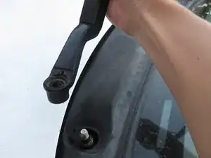 How to Replace the Wiper Arm(s) of a 2000-2007 Toyota Corolla